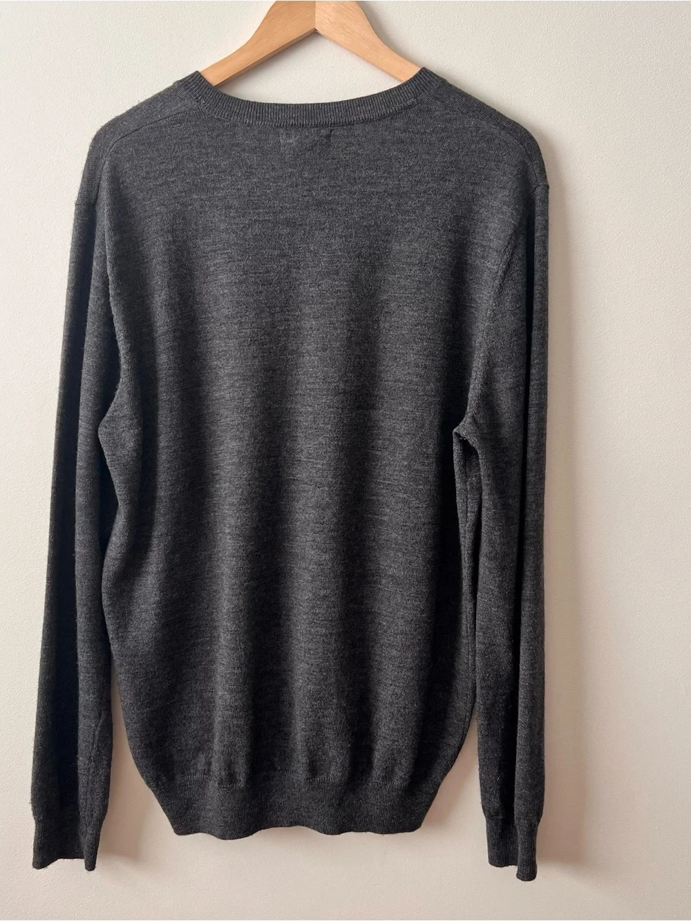 Banana Republic Men’s Merino Wool V-Neck Sweater Gray Lightweight L EUC